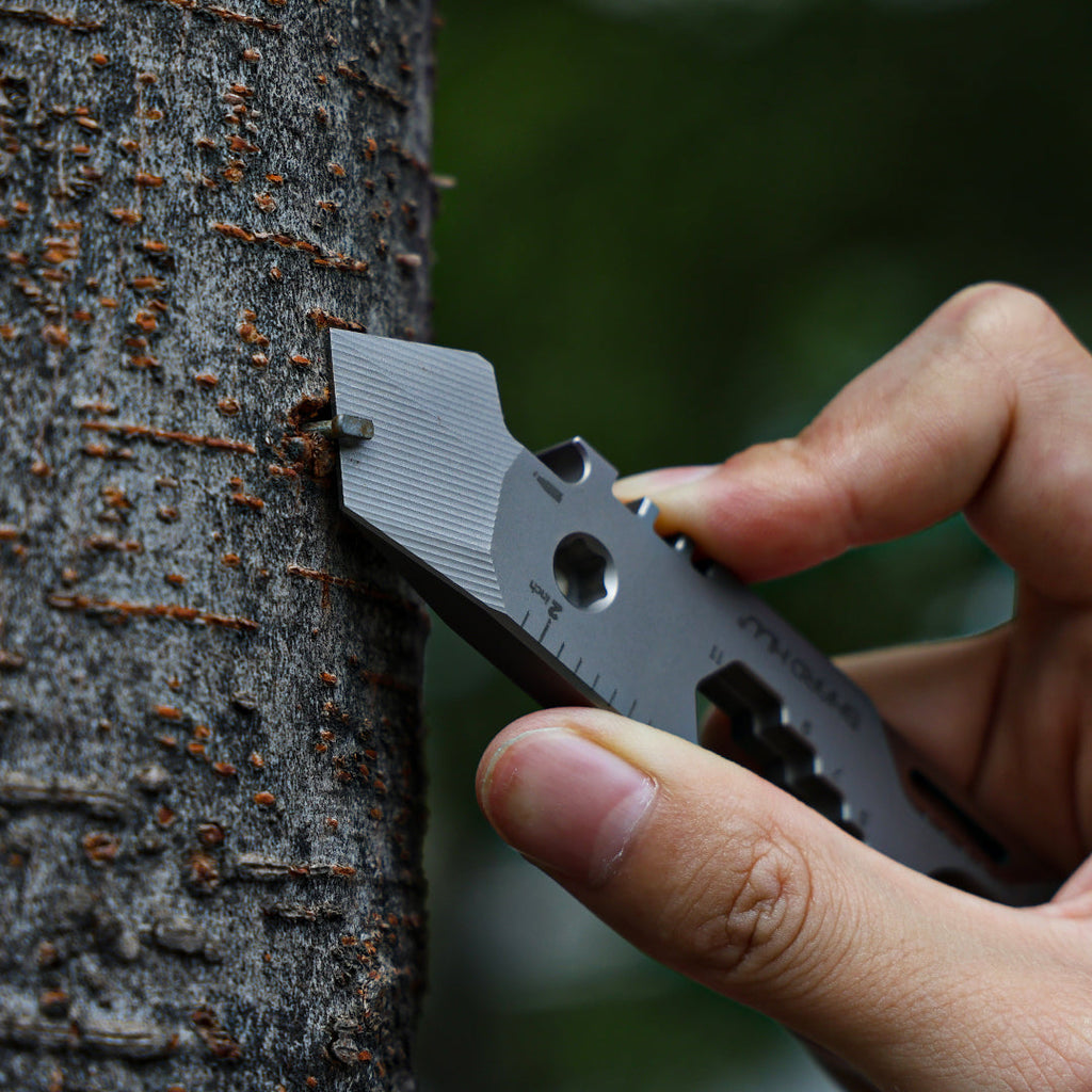 EDC Multi-Tool Titanium Multi-Tool 10-in-1 Survival Tool Pry Bar Keychain Tool Camping Gear