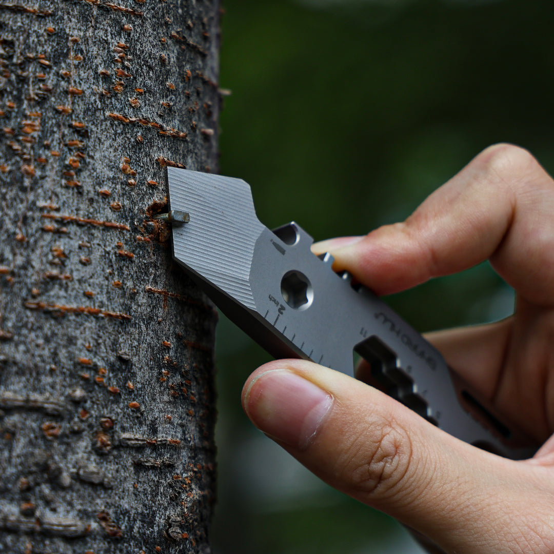 EDC Multi-Tool Titanium Multi-Tool 10-in-1 Survival Tool Pry Bar Keychain Tool Camping Gear