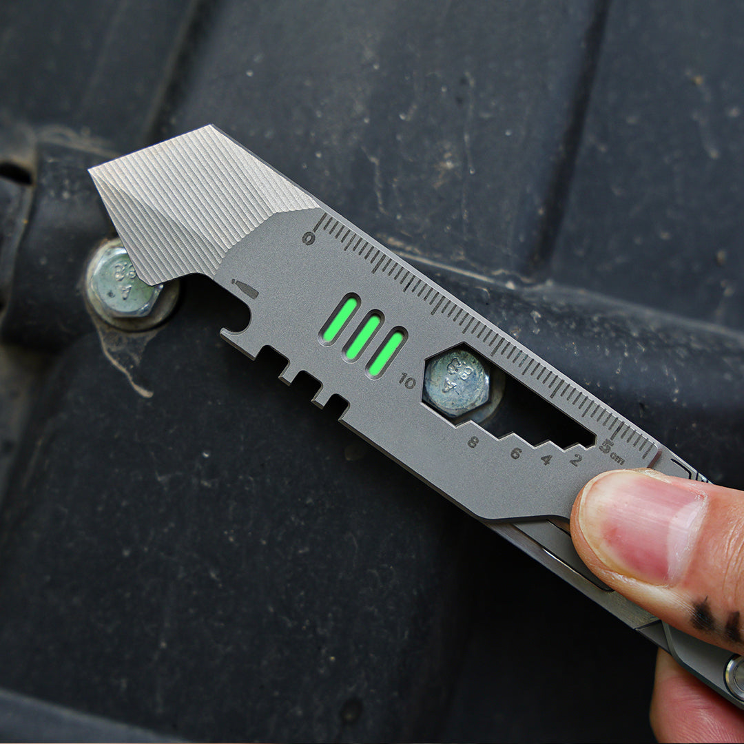 EDC Multi-Tool Titanium Multi-Tool 10-in-1 Survival Tool Pry Bar Keychain Tool Camping Gear
