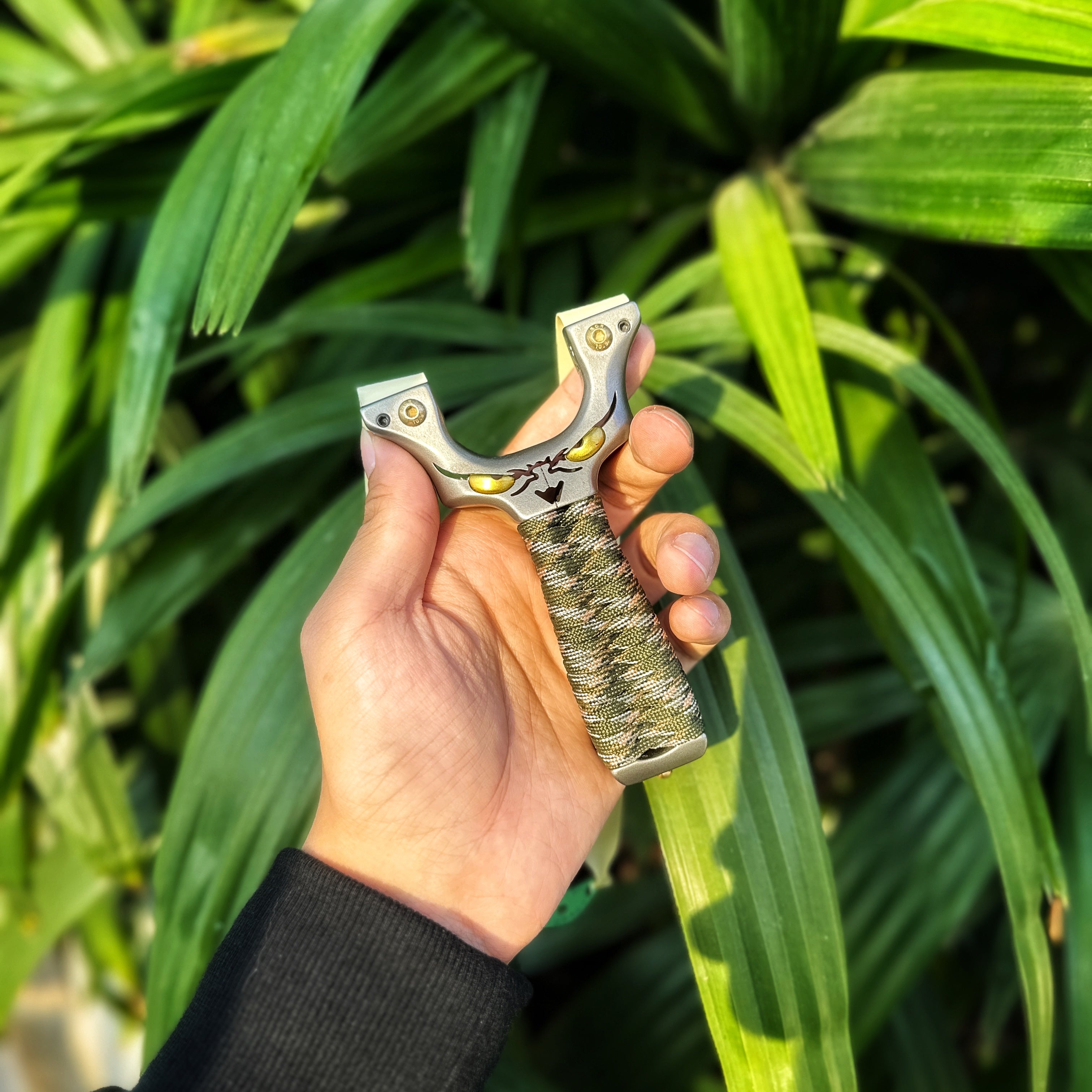 Powerful Slingshot – CNC Stainless Steel Paracord Handle with Fiber Optic Sight for Outdoor Shooting