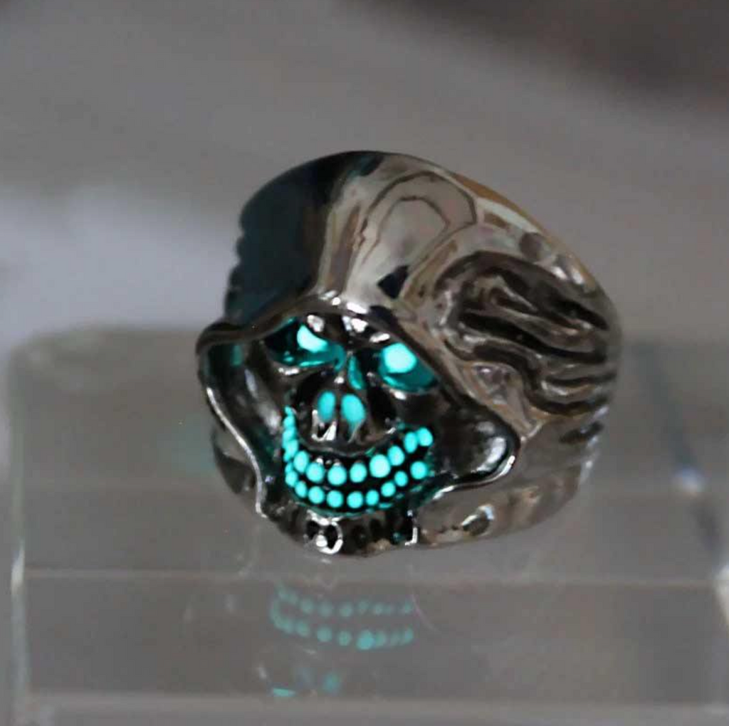 Skull Ring – Glowing Skeleton Warrior Gothic Punk Glow Dark Statement